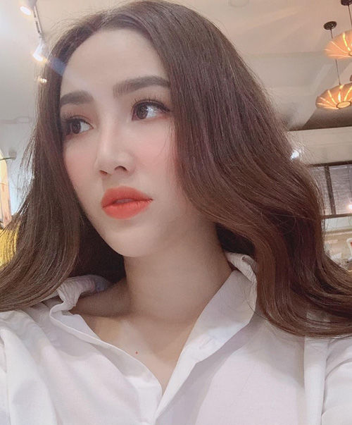 Đàm Thu Trang đăng ảnh cưới ẩn ý, Lý Nhã Kỳ sắp ra mắt Bà Kỳ Vê - Lốc