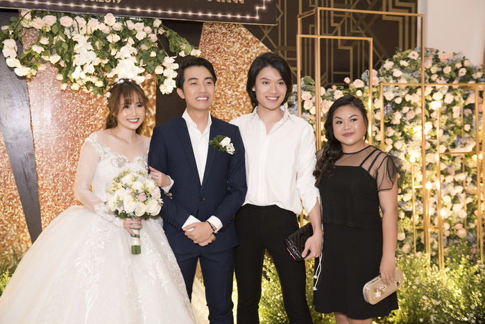 Dàn khách mời khủng xuất hiện sớm nhất tại lễ cưới Cris Phan