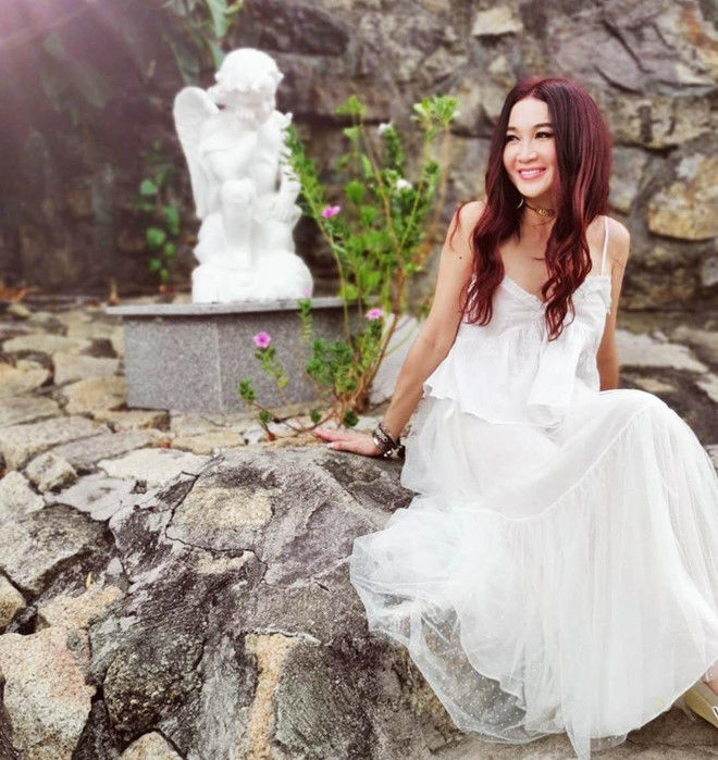 “Đát Kỷ” Ôn Bích Hà khoe ảnh ở Nha Trang: điều fan chú ý lại là body