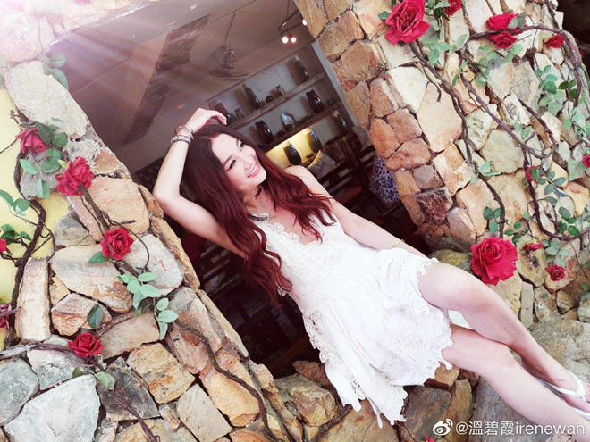 “Đát Kỷ” Ôn Bích Hà khoe ảnh ở Nha Trang: điều fan chú ý lại là body