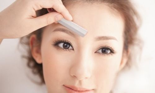 Để sở hữu một đôi chân mày đẹp, tưởng dễ mà khó