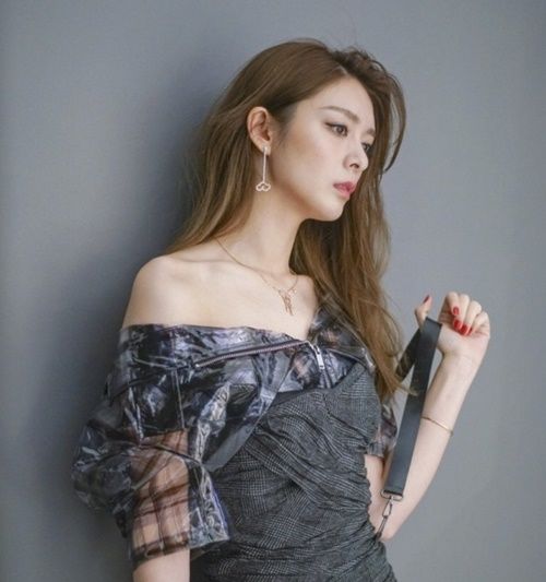 Điểm danh những mỹ nhân sở hữu bờ vai gợi cảm của showbiz Hoa - Hàn