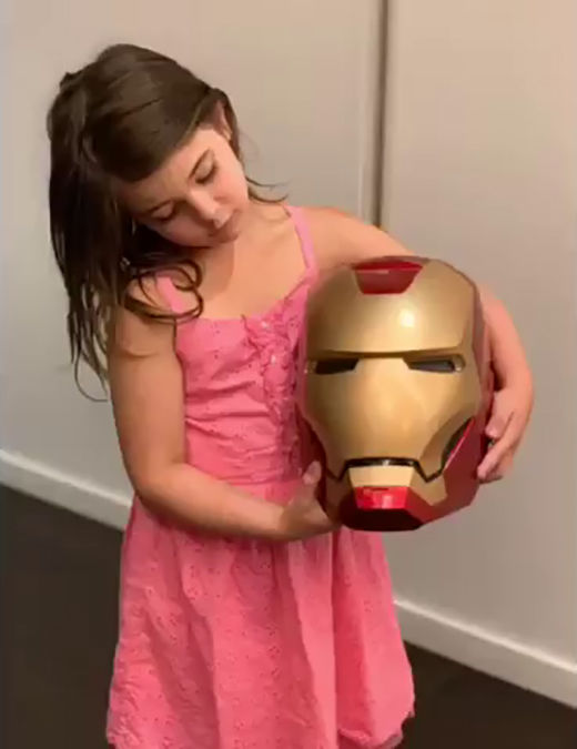 Diễn viên nhí đóng vai con gái Tony Stark bị CĐM bắt nạt