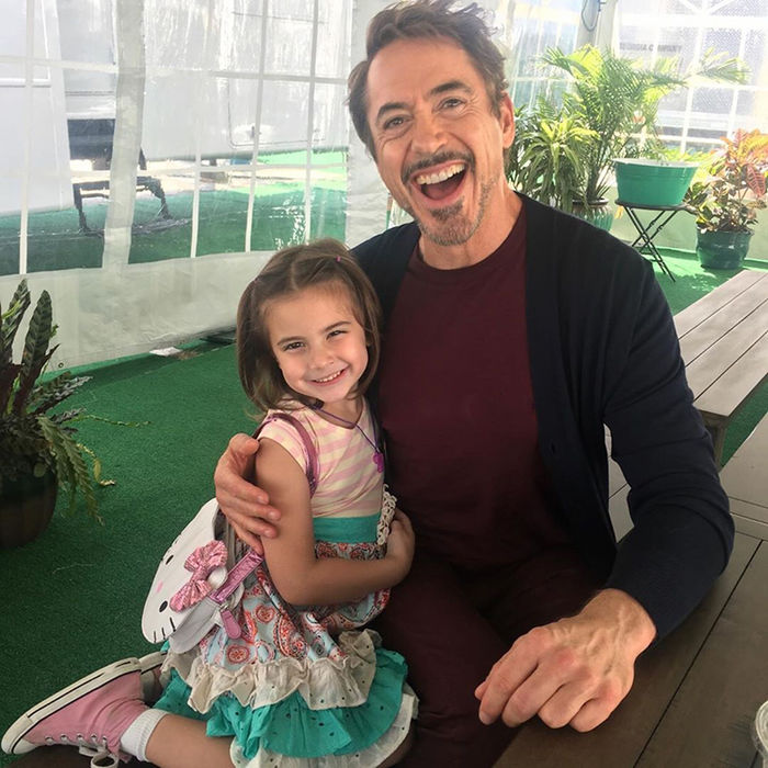 Diễn viên nhí đóng vai con gái Tony Stark bị CĐM bắt nạt