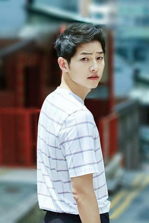 Song Joong Ki đưa phản hồi chính thức về việc Song Hye Kyo ngoại tình