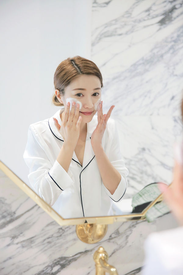Những sai lầm của các cô nàng khi rửa mặt buổi sáng