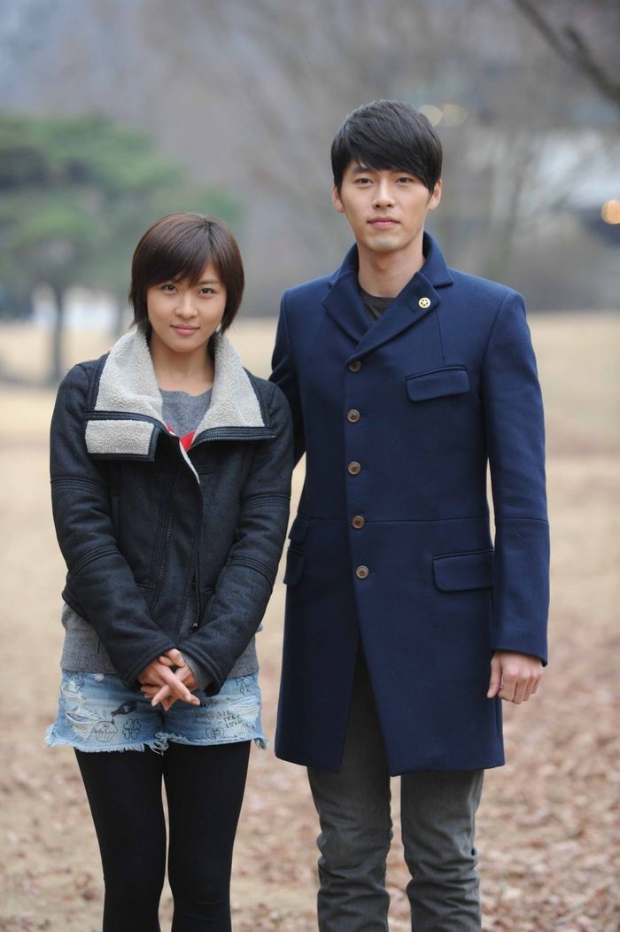 Ha Ji Won vực dậy sau nỗi đau mất người thân ở tuổi 41
