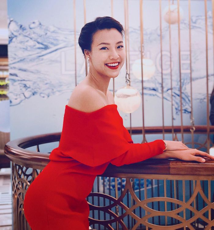 Hoàng Oanh đẹp rực rỡ sau 2 năm chia tay Huỳnh Anh