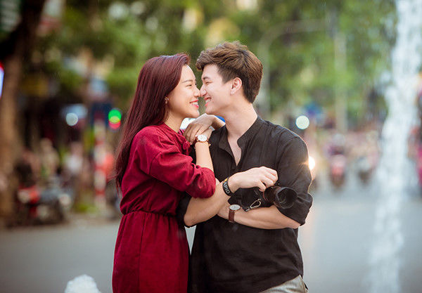 Hoàng Oanh đẹp rực rỡ sau 2 năm chia tay Huỳnh Anh