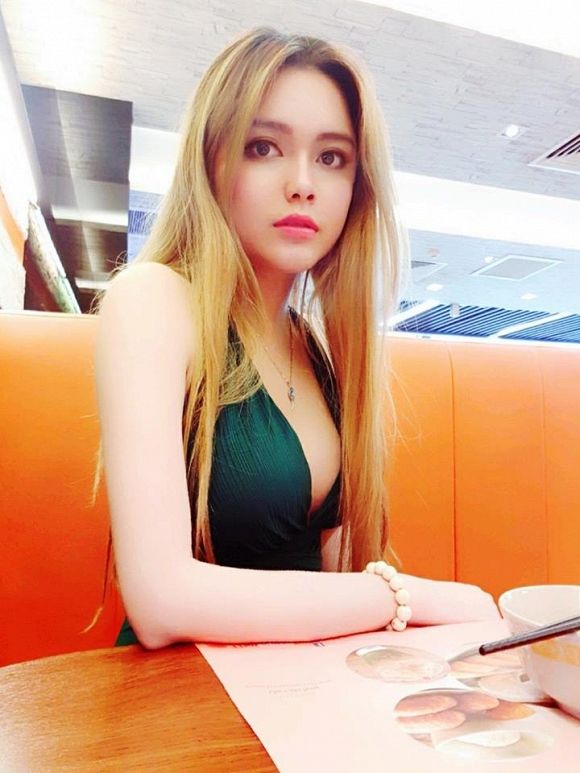 Hotgirl “lên giường” với Vũ trong “Về nhà đi con” vô cùng nóng bỏng