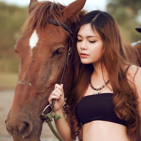 Hotgirl “lên giường” với Vũ trong “Về nhà đi con” vô cùng nóng bỏng