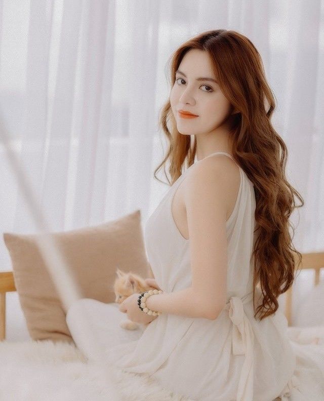 Hotgirl quyến rũ Vũ Về nhà đi con bị gạ đi khách