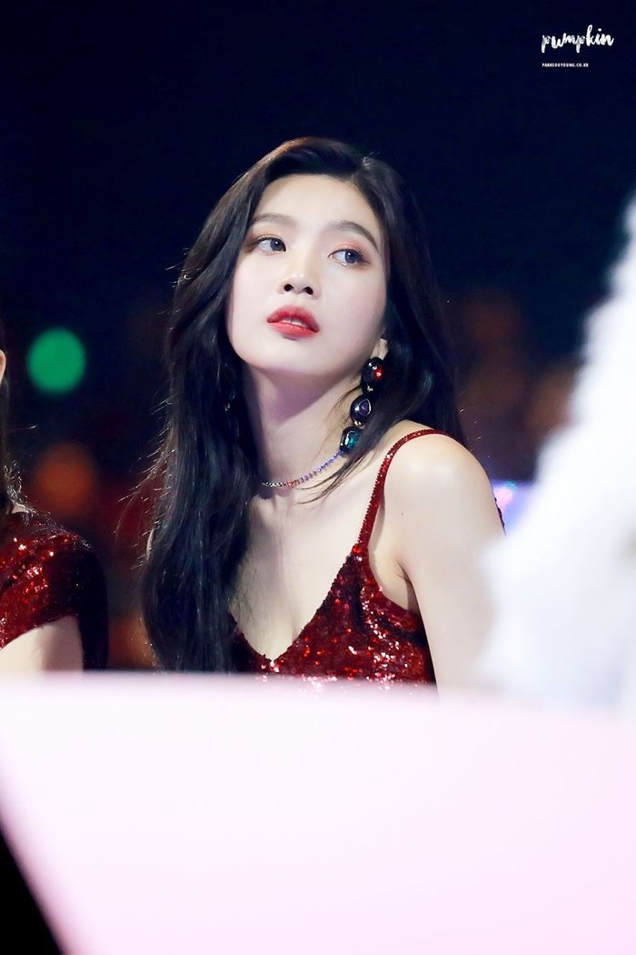 Idol Hàn thử màu tóc bạch kim khó nhằn, người được khen người bị chê