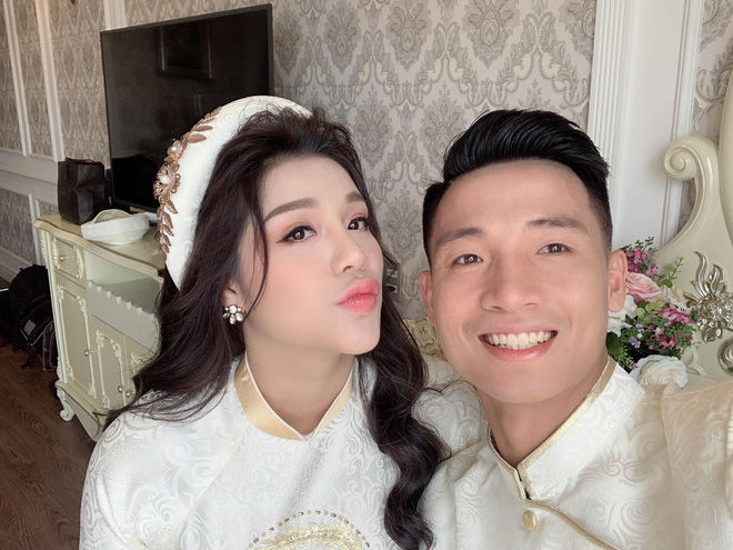 Khoảnh khắc tình bể bình trong đám hỏi của Tư Dũng
