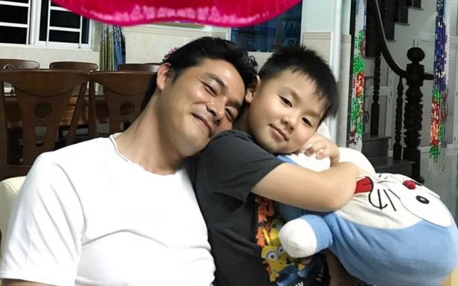 Không đoái hoài con ruột, Quách Ngọc Ngoan lại thương con của tình mới