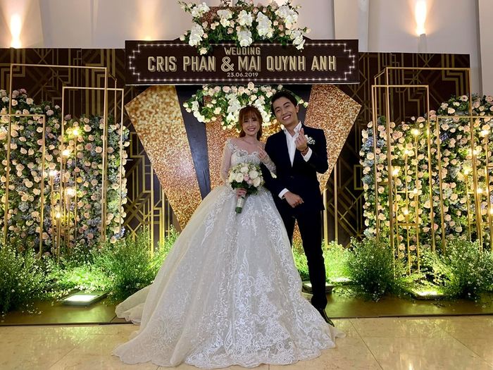 Không gian tiệc cưới lấy cảm hứng Youtube của Cris Phan - Quỳnh Anh
