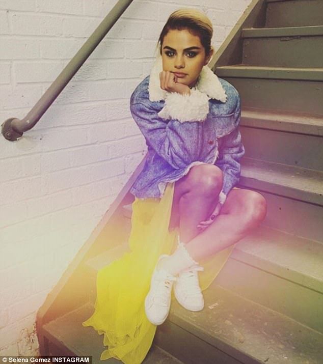 Khuôn mặt Selena Gomez sưng phồng vì lí do ai nghe cũng xót xa