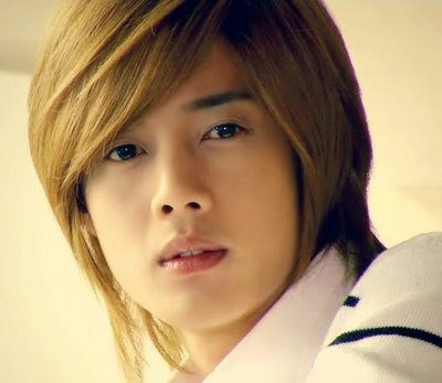 Kim Hyun Joong đón tuổi 33, chính thức trở lại showbiz