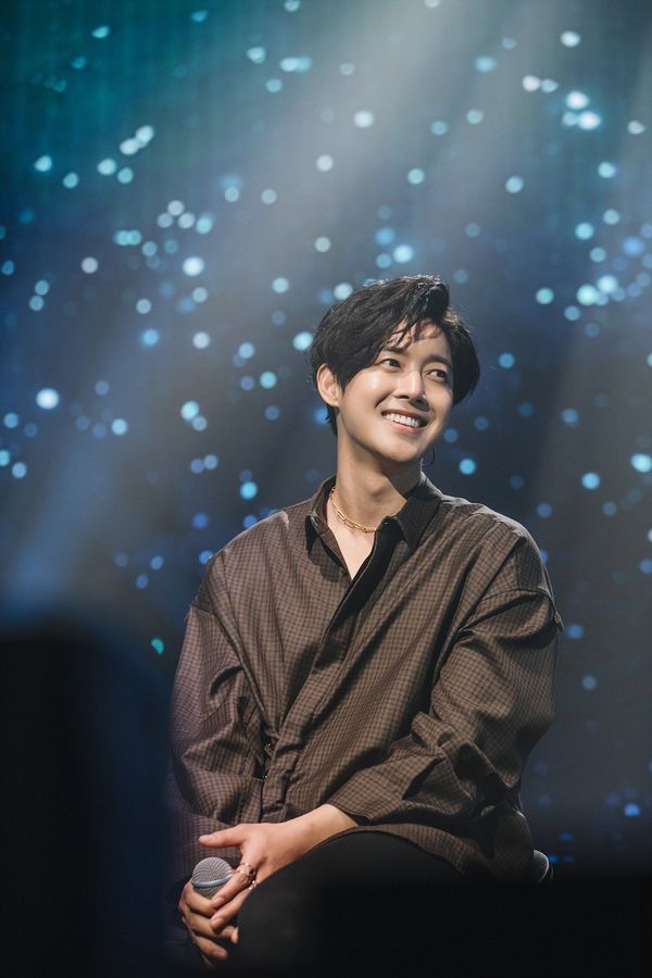 Kim Hyun Joong đón tuổi 33, chính thức trở lại showbiz