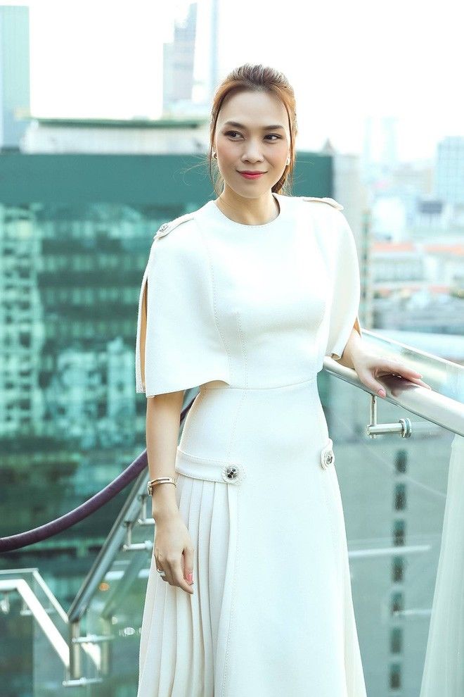 Lẽ nào từ khi quen Mai Tài Phến, “chị đại” Mỹ Tâm đã “lột xác” thế này