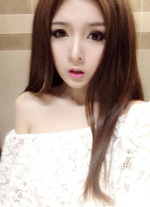 Lilly Luta ở tuổi 27: Từ nàng hot girl búp bê đến mỹ nhân dao kéo
