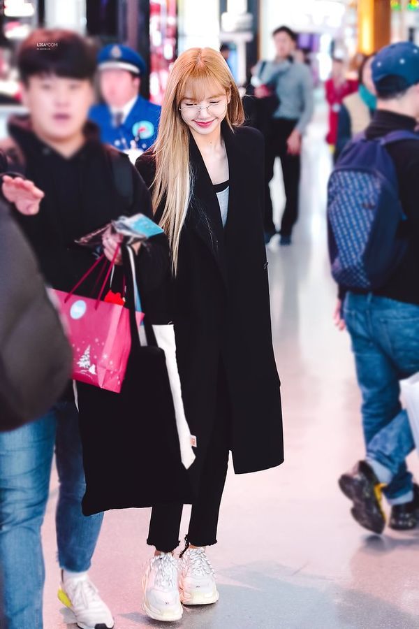 Lisa (BlackPink) là idol sở hữu street style ngầu như fashionista