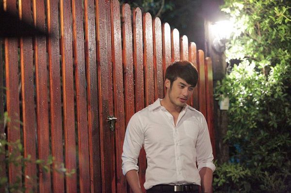 Loạt bác sĩ điển trai màn ảnh Thái khiến fan girl “gào thét” vì độ quy