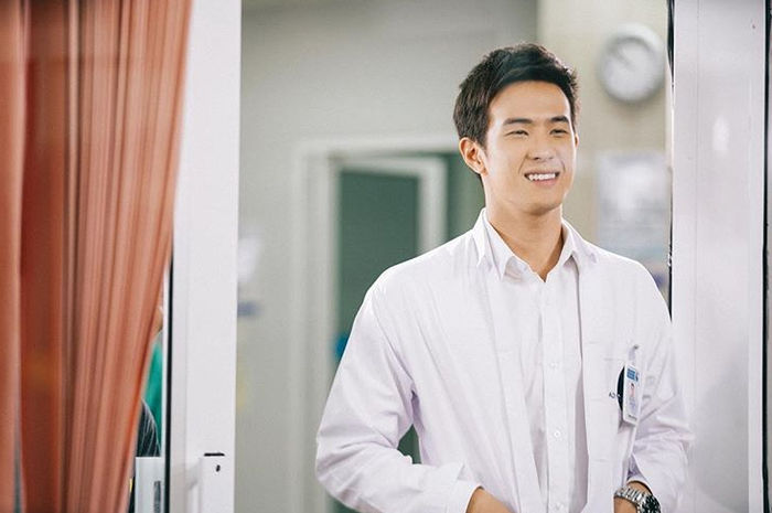 Loạt bác sĩ điển trai màn ảnh Thái khiến fan girl “gào thét” vì độ quy