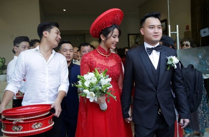 Loạt sao nữ Việt bị soi vòng 2 to bất thường trong đám cưới