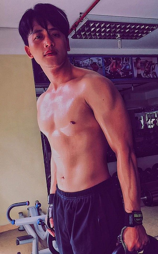Mai Tài Phến không những điển trai mà còn có body cực phẩm