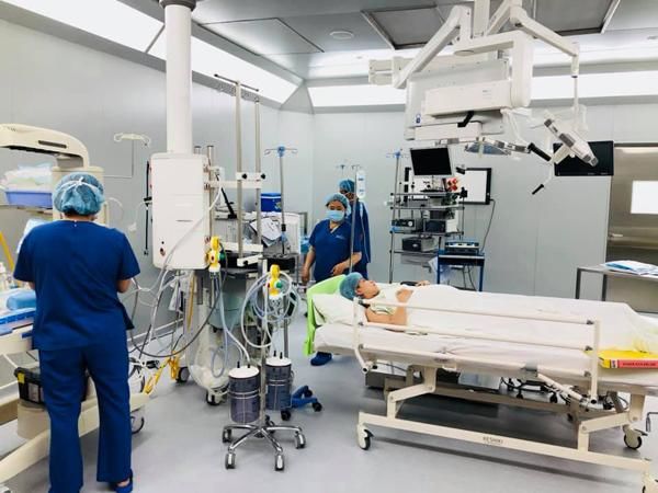Màn “tường thuật ca sinh lần 3 của Hải Băng khi sinh con ra tím tái
