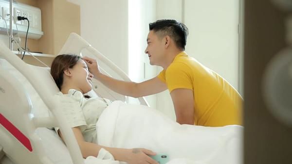 Màn “tường thuật ca sinh lần 3 của Hải Băng khi sinh con ra tím tái