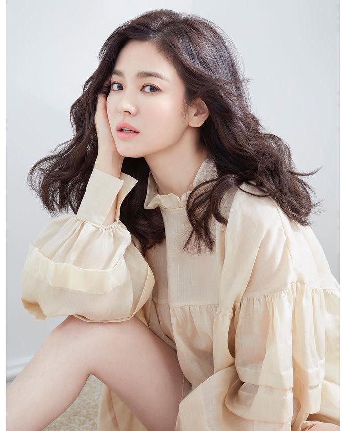 Mẹ một con Kim Tae Hee đè bẹp loạt mỹ nhân, dẫn đầu top 10 gương mặt