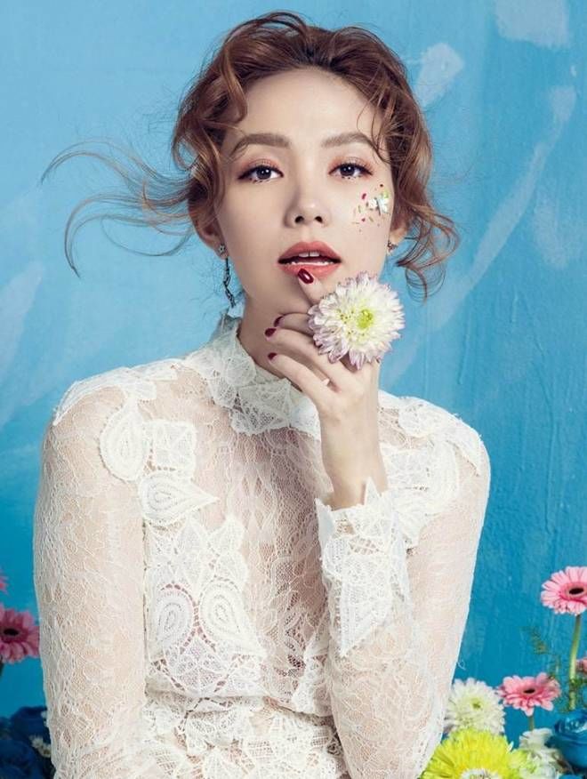 Minh Hằng và hành trình lột xác nhan sắc sau 15 năm hoạt động showbiz