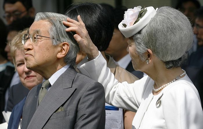 Mối tình 60 năm của Nhật hoàng Akihito và cô gái dân thường