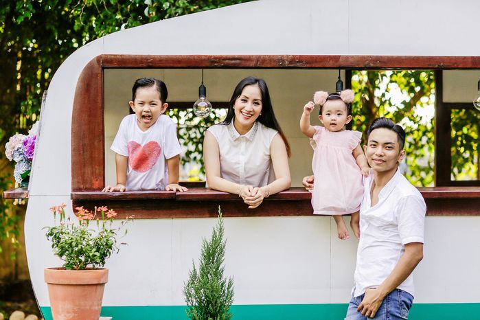 Mừng sinh nhật tuổi 26 của Phan Hiển, Khánh Thi tung bộ ảnh gia đình