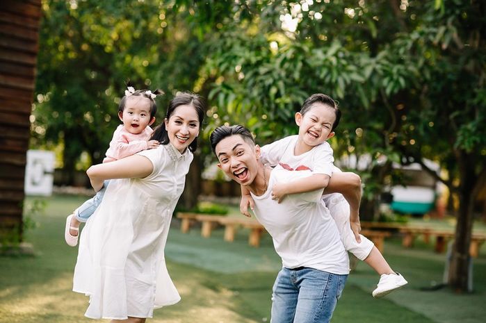 Mừng sinh nhật tuổi 26 của Phan Hiển, Khánh Thi tung bộ ảnh gia đình