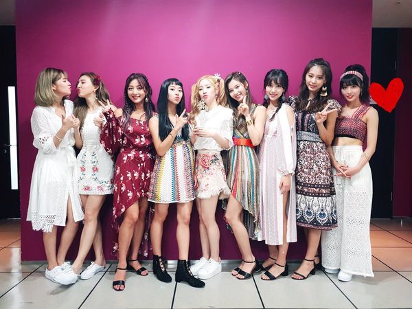Muôn kiểu đặt tên fandom của nhóm nhạc đình đám: độc đáo nhất là BTS
