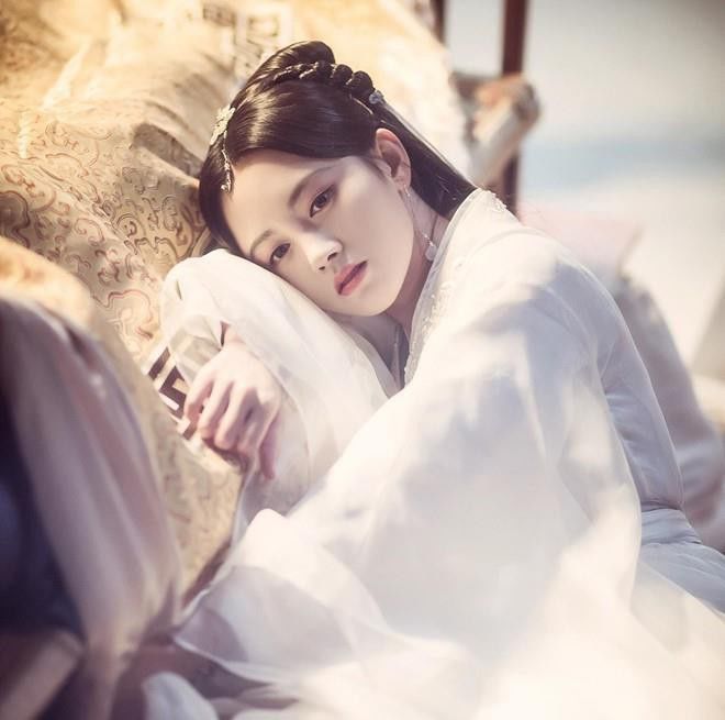 Mỹ nhân 4000 năm có một chinh phục showbiz sau 6 năm gia nhập