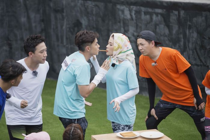 Netizen đẩy thuyền Jun - Sam sau loạt ảnh tình tứ trên Running Man