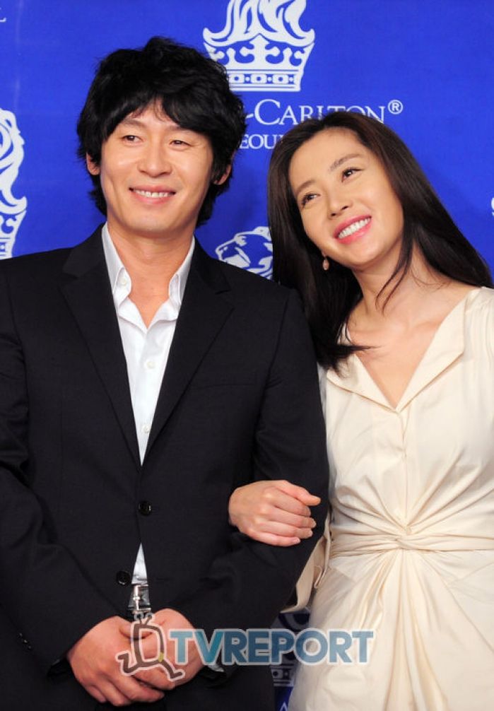 Nhan sắc mặn mà ở tuổi 46 của Song Yoon Ah