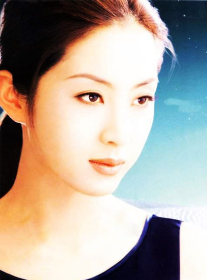 Nhan sắc mặn mà ở tuổi 46 của Song Yoon Ah