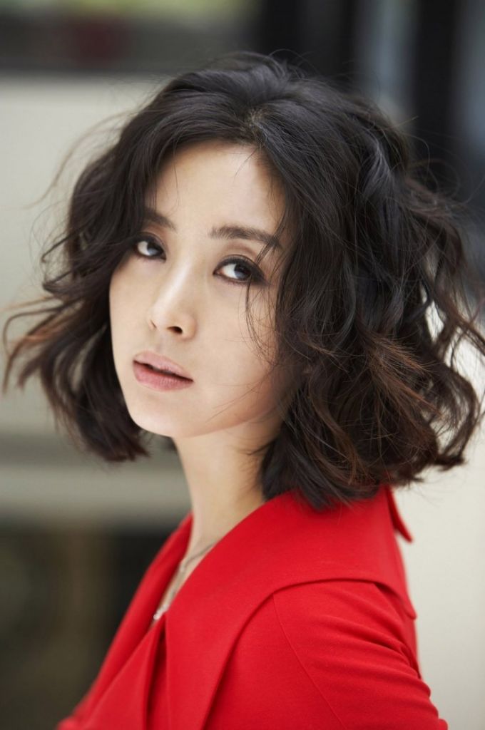 Nhan sắc mặn mà ở tuổi 46 của Song Yoon Ah