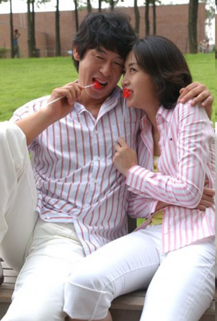 Nhan sắc mặn mà ở tuổi 46 của Song Yoon Ah