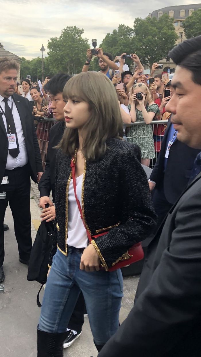 Nhan sắc thách thức mọi thể loại camera của Lisa (Black Pink)