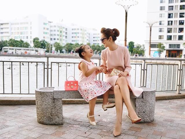 Nhóc tỳ nhà sao Việt càng lớn càng xinh, bé nhà nào cũng có tố chất mỹ