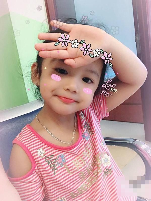 Nhóc tỳ nhà sao Việt càng lớn càng xinh, bé nhà nào cũng có tố chất mỹ