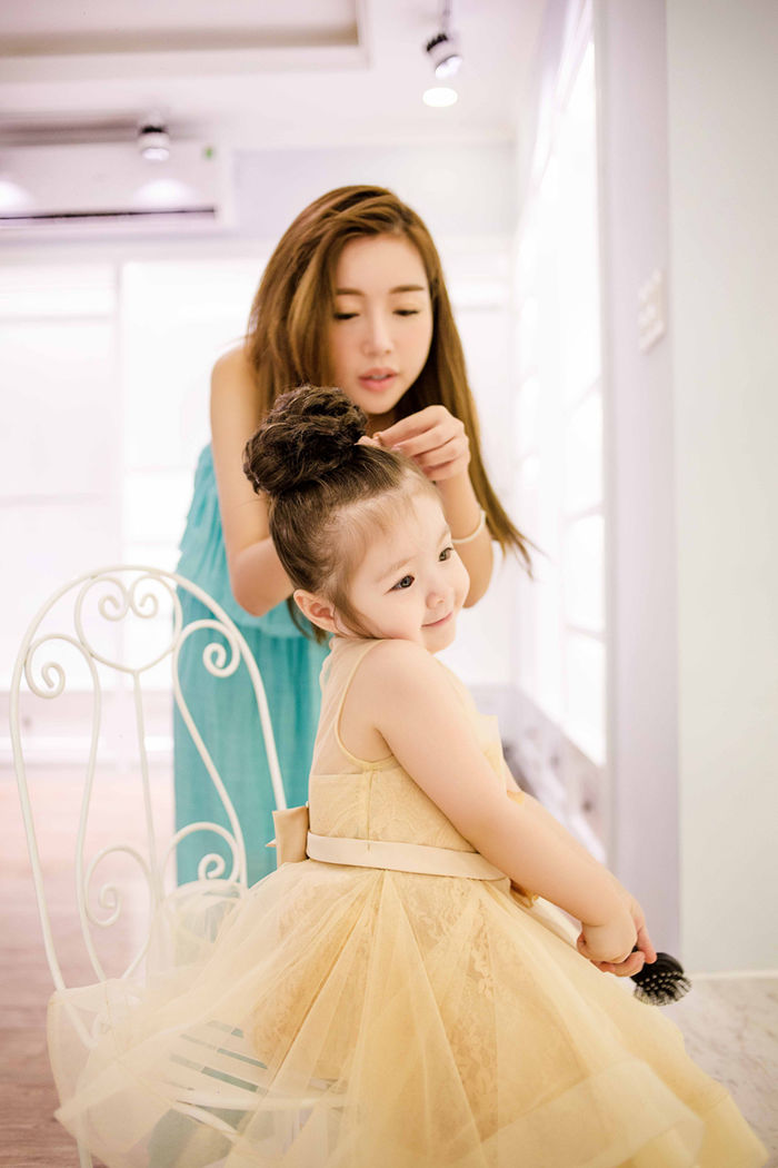 Nhóc tỳ nhà sao Việt càng lớn càng xinh, bé nhà nào cũng có tố chất mỹ