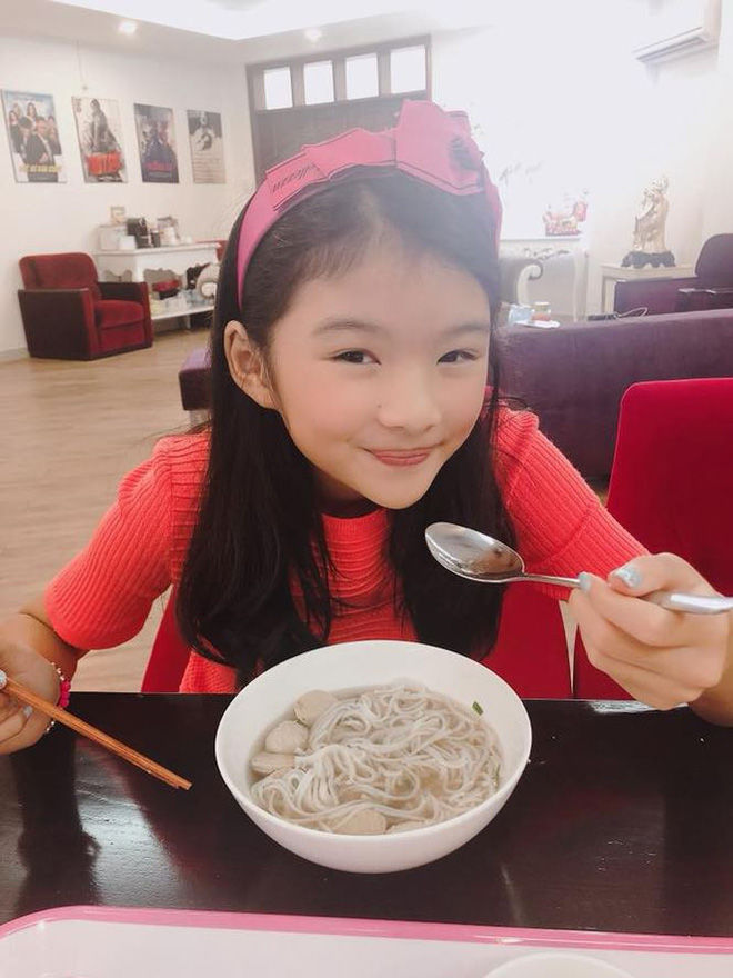 Nhóc tỳ nhà sao Việt càng lớn càng xinh, bé nhà nào cũng có tố chất mỹ