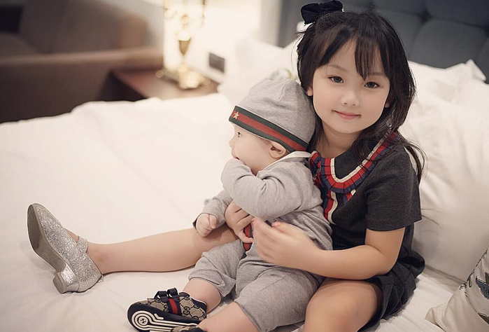 Nhóc tỳ nhà sao Việt càng lớn càng xinh, bé nhà nào cũng có tố chất mỹ